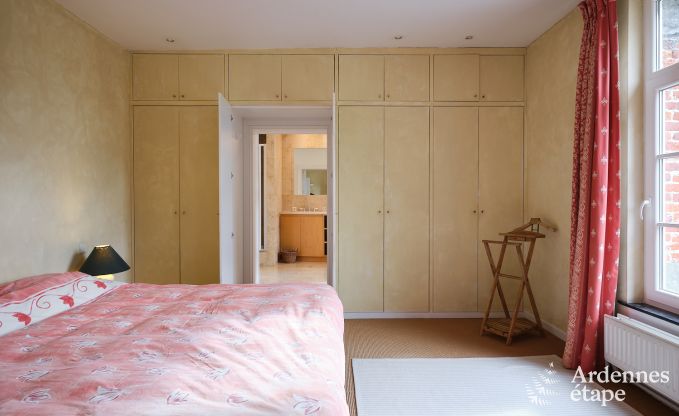 Charmant vakantieverblijf in het bijgebouw van een kasteel  in Sars-la-Bruy�re, Ardennen