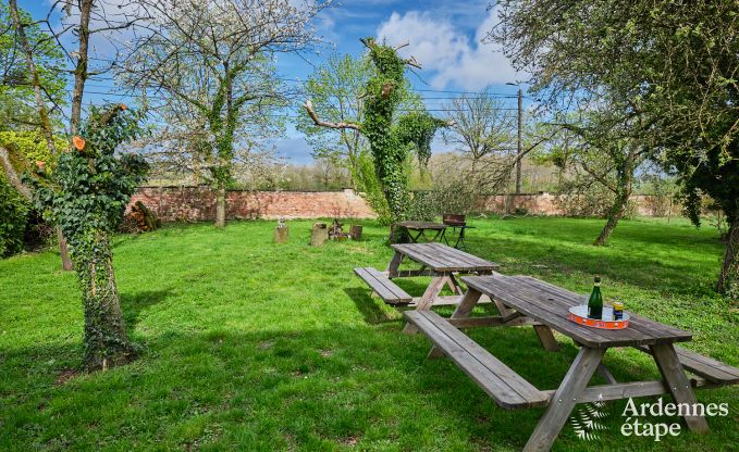 Charmant vakantieverblijf in het bijgebouw van een kasteel  in Sars-la-Bruy�re, Ardennen