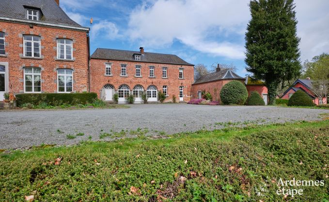 Charmant vakantieverblijf in het bijgebouw van een kasteel  in Sars-la-Bruy�re, Ardennen