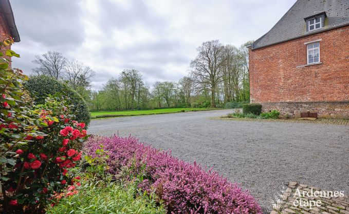 Charmant vakantieverblijf in het bijgebouw van een kasteel  in Sars-la-Bruy�re, Ardennen