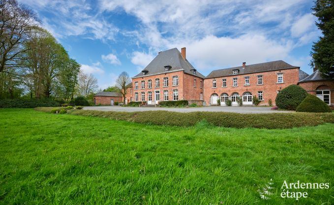 Charmant vakantieverblijf in het bijgebouw van een kasteel  in Sars-la-Bruy�re, Ardennen