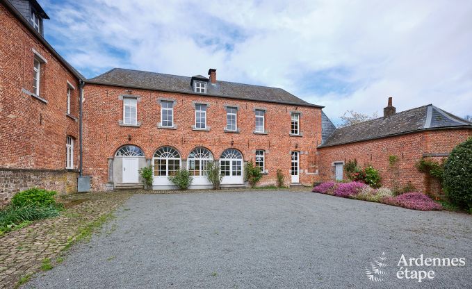 Charmant vakantieverblijf in het bijgebouw van een kasteel  in Sars-la-Bruy�re, Ardennen