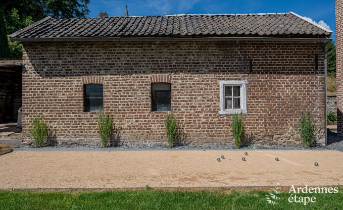 Vakantiehuis Sippenaeken: charmant verblijf voor 15 personen met jacuzzi en privtuin in de Ardennen