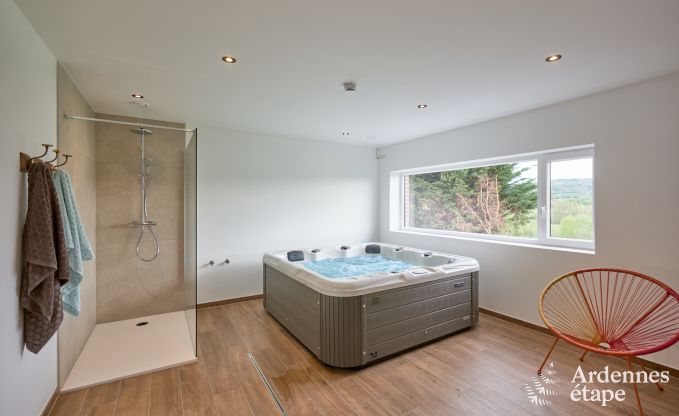 Vakantiehuis Sippenaeken: charmant verblijf voor 15 personen met jacuzzi en privtuin in de Ardennen