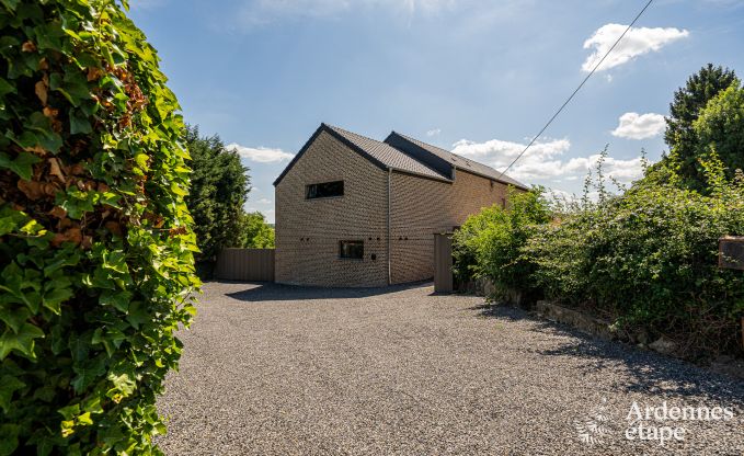 Vakantiehuis Sippenaeken: charmant verblijf voor 15 personen met jacuzzi en privtuin in de Ardennen