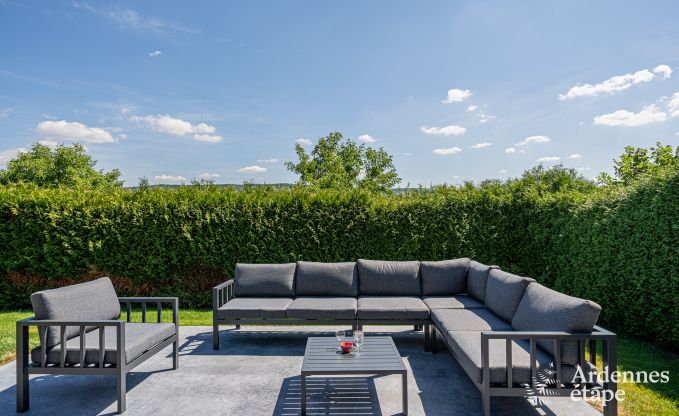 Vakantiehuis Sippenaeken: charmant verblijf voor 15 personen met jacuzzi en privtuin in de Ardennen