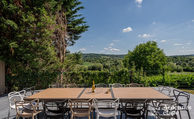Vakantiehuis Sippenaeken: charmant verblijf voor 15 personen met jacuzzi en privtuin in de Ardennen