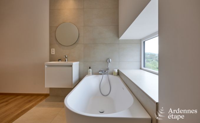 Vakantiehuis Sippenaeken: charmant verblijf voor 15 personen met jacuzzi en privtuin in de Ardennen