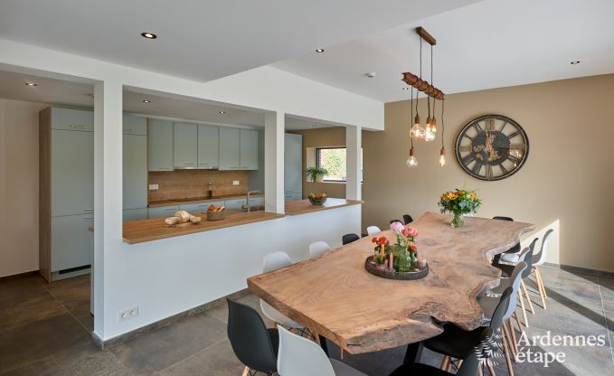 Vakantiehuis Sippenaeken: charmant verblijf voor 15 personen met jacuzzi en privtuin in de Ardennen