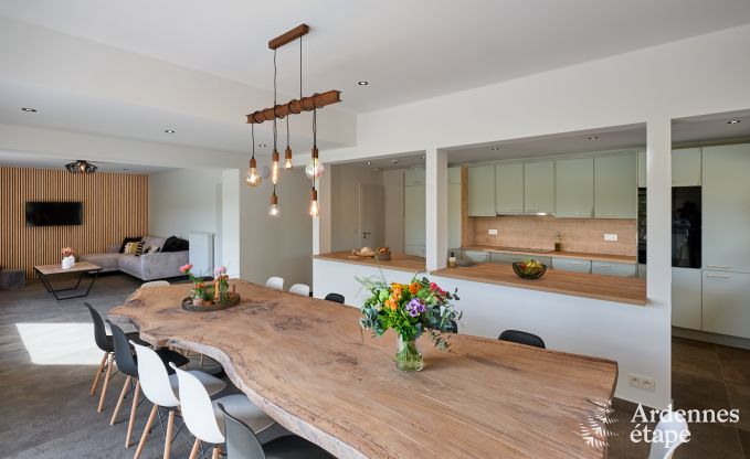 Vakantiehuis Sippenaeken: charmant verblijf voor 15 personen met jacuzzi en privtuin in de Ardennen