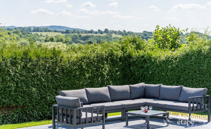 Vakantiehuis Sippenaeken: charmant verblijf voor 15 personen met jacuzzi en privtuin in de Ardennen