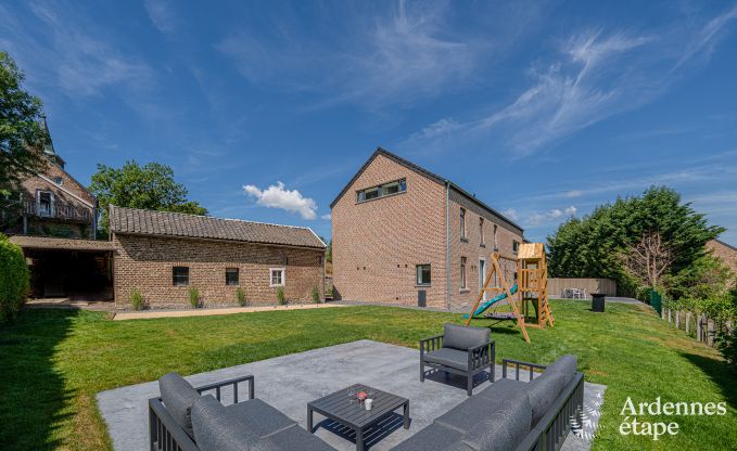 Vakantiehuis Sippenaeken: charmant verblijf voor 15 personen met jacuzzi en privtuin in de Ardennen