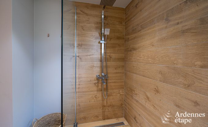 Gezellige chalet in Somme-Leuze: Scandinavisch verblijf voor gezinnen met kinderen en huisdieren