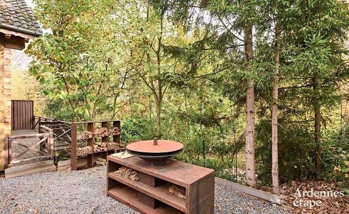 Ruime chalet in Somme-Leuze voor 8 personen met 4 slaapkamers, 3 badkamers, houtpelletkachel en priv�tuin