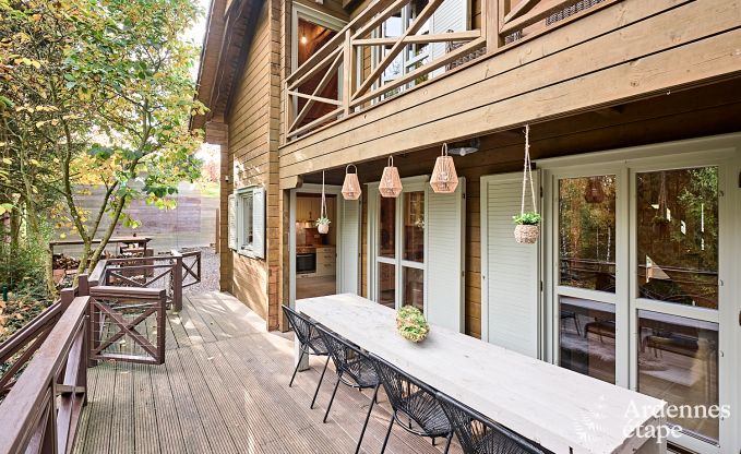 Ruime chalet in Somme-Leuze voor 8 personen met 4 slaapkamers, 3 badkamers, houtpelletkachel en priv�tuin