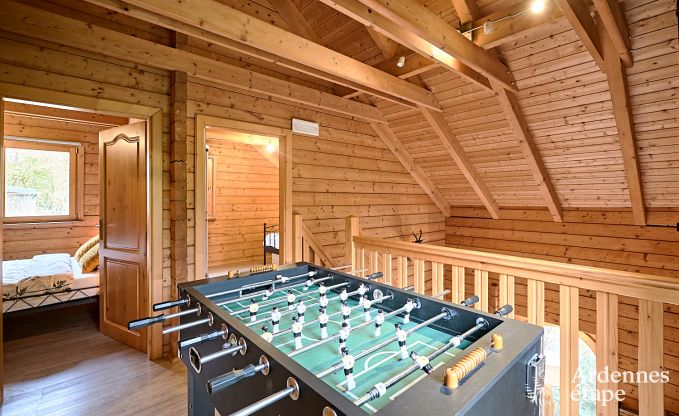 Ruime chalet in Somme-Leuze voor 8 personen met 4 slaapkamers, 3 badkamers, houtpelletkachel en priv�tuin