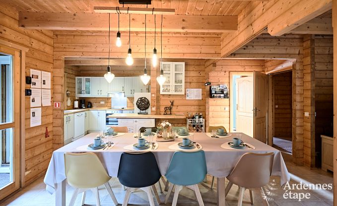 Ruime chalet in Somme-Leuze voor 8 personen met 4 slaapkamers, 3 badkamers, houtpelletkachel en priv�tuin