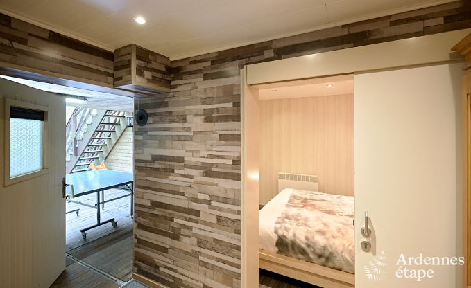 Ruime chalet in Somme-Leuze voor 8 personen met 4 slaapkamers, 3 badkamers, houtpelletkachel en priv�tuin