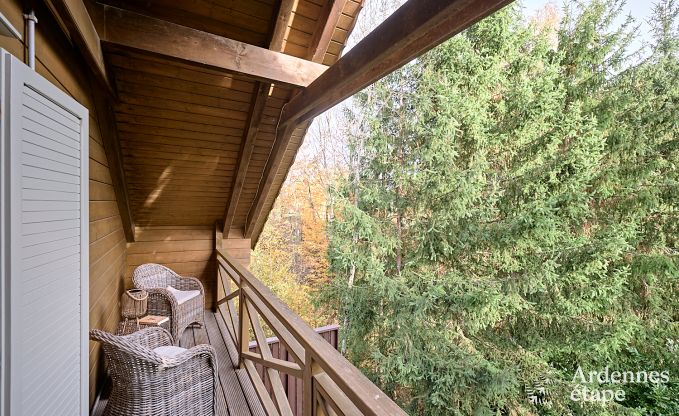 Ruime chalet in Somme-Leuze voor 8 personen met 4 slaapkamers, 3 badkamers, houtpelletkachel en priv�tuin