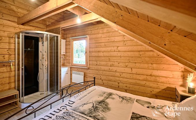 Ruime chalet in Somme-Leuze voor 8 personen met 4 slaapkamers, 3 badkamers, houtpelletkachel en priv�tuin