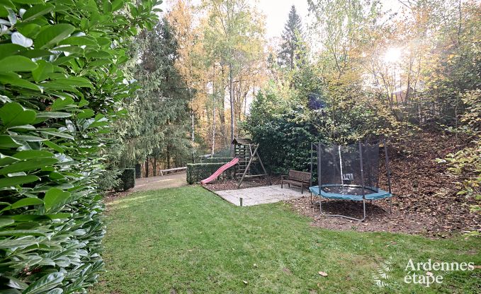 Ruime chalet in Somme-Leuze voor 8 personen met 4 slaapkamers, 3 badkamers, houtpelletkachel en priv�tuin