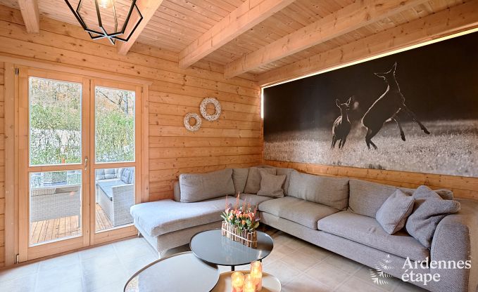 Ruime chalet in Somme-Leuze voor 8 personen met 4 slaapkamers, 3 badkamers, houtpelletkachel en priv�tuin