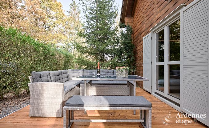 Ruime chalet in Somme-Leuze voor 8 personen met 4 slaapkamers, 3 badkamers, houtpelletkachel en priv�tuin