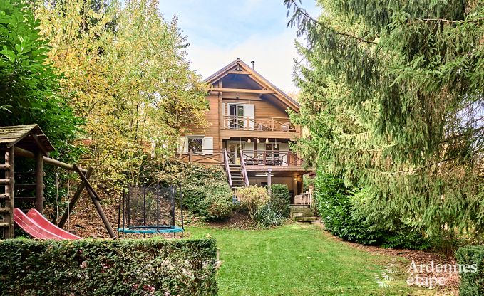 Ruime chalet in Somme-Leuze voor 8 personen met 4 slaapkamers, 3 badkamers, houtpelletkachel en priv�tuin