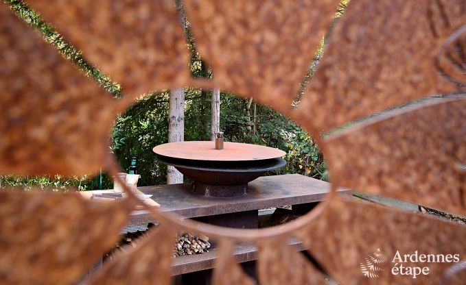 Ruime chalet in Somme-Leuze voor 8 personen met 4 slaapkamers, 3 badkamers, houtpelletkachel en priv�tuin