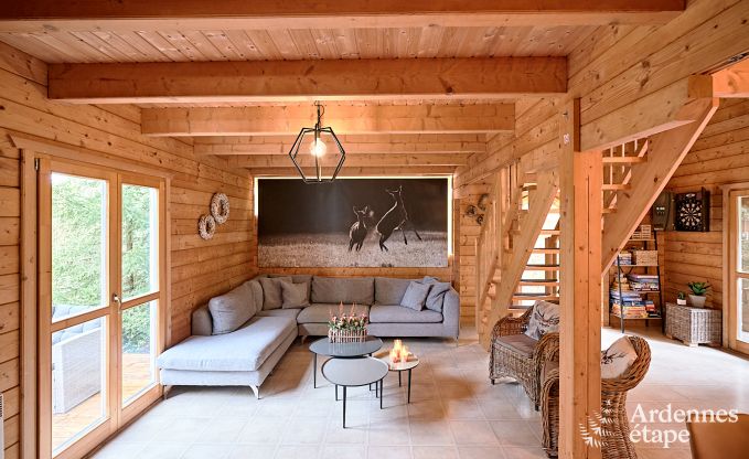 Ruime chalet in Somme-Leuze voor 8 personen met 4 slaapkamers, 3 badkamers, houtpelletkachel en priv�tuin