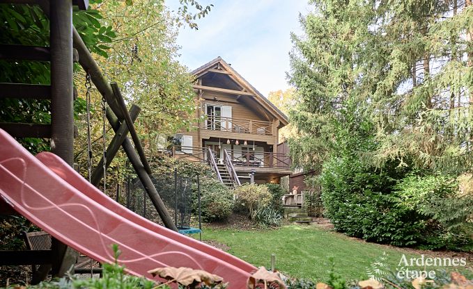 Ruime chalet in Somme-Leuze voor 8 personen met 4 slaapkamers, 3 badkamers, houtpelletkachel en priv�tuin