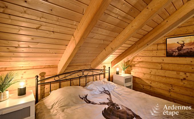 Ruime chalet in Somme-Leuze voor 8 personen met 4 slaapkamers, 3 badkamers, houtpelletkachel en priv�tuin