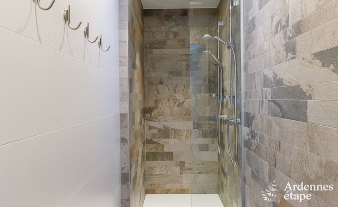 Ruime luxevilla in Spa voor 15 personen met 5 slaapkamers, sauna, buitenzwembad en privtuin