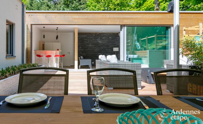 Ruime luxevilla in Spa voor 15 personen met 5 slaapkamers, sauna, buitenzwembad en priv�tuin