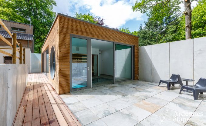 Ruime luxevilla in Spa voor 15 personen met 5 slaapkamers, sauna, buitenzwembad en priv�tuin