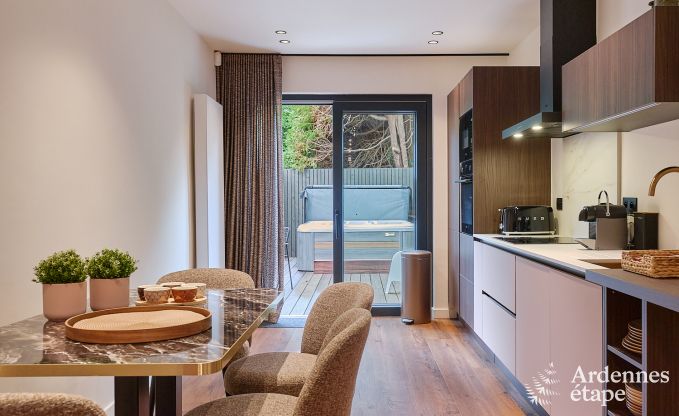 Charmante vakantiewoning in Spa met 2 slaapkamers, ontspanningsruimte en priv�terras met jacuzzi