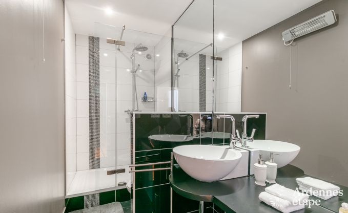 Luxe kasteel in Stavelot voor 8 met zwembad en tuin in de Hoge Venen