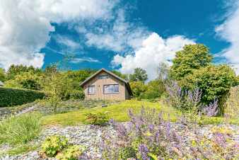 Knusse chalet met jacuzzi voor 2 personen,op de hoogtesvanStavelot