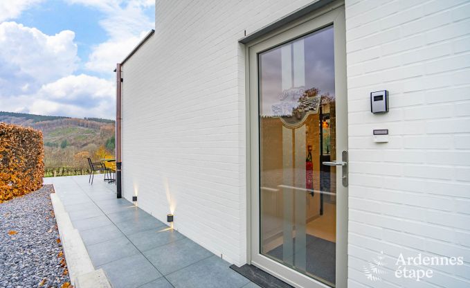 Vakantiehuis in Stavelot met jacuzzi en uitzicht voor 4 personen in de Ardennen