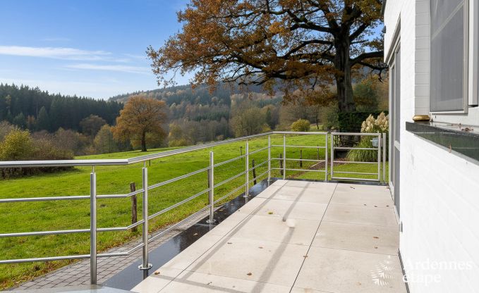 Vakantiehuis in Stavelot met jacuzzi en uitzicht voor 4 personen in de Ardennen