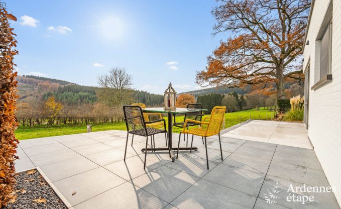 Vakantiehuis in Stavelot met jacuzzi en uitzicht voor 4 personen in de Ardennen