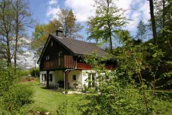 Lieflijke chalet met sauna en haard midden in de Ardennen nabij Stoumont