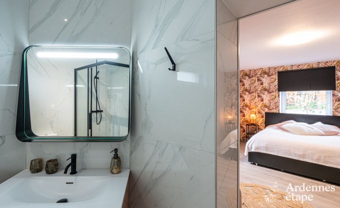 Comfortabele chalet voor 4 personen in Stoumont met 2 slaap- en badkamers outdoor jacuzzi en sauna