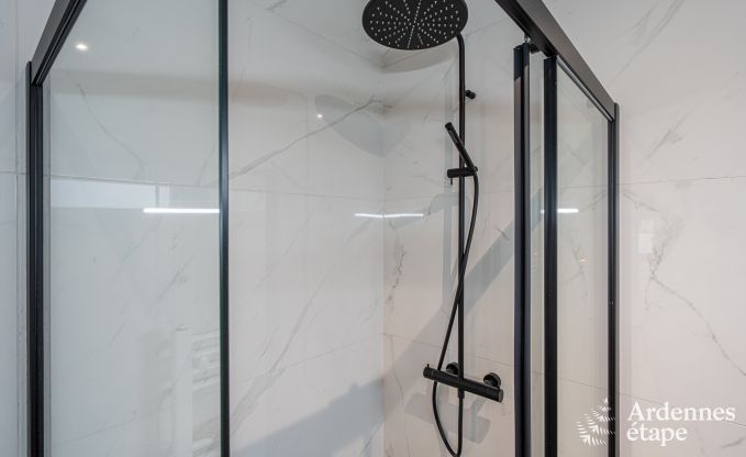 Comfortabele chalet voor 4 personen in Stoumont met 2 slaap- en badkamers outdoor jacuzzi en sauna