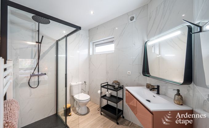 Comfortabele chalet voor 4 personen in Stoumont met 2 slaap- en badkamers outdoor jacuzzi en sauna