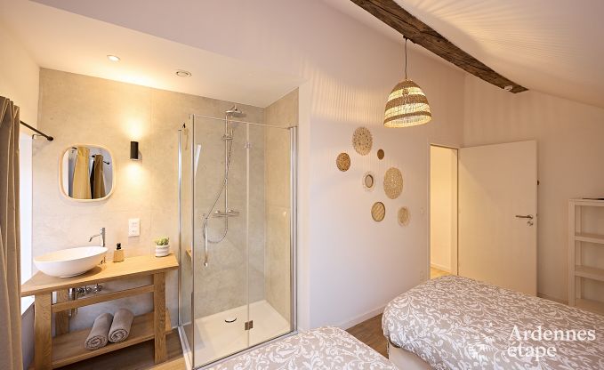 Ruime vakantiewoning voor 8 personen in Stoumont met 4 badkamers, priv�terras, sauna en speelruimte