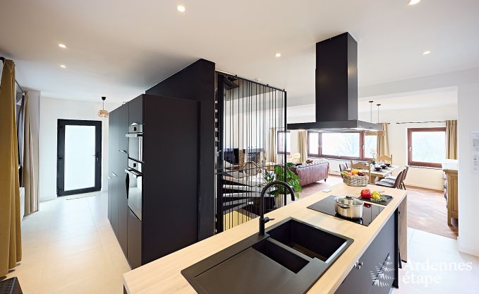 Ruime vakantiewoning voor 8 personen in Stoumont met 4 badkamers, priv�terras, sauna en speelruimte