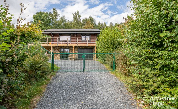 Gezellige chalet in Tenneville voor 4 personen/3 volwassenen met 2 slaapkamers, speelruimte, babyhoek en panoramisch uitzicht