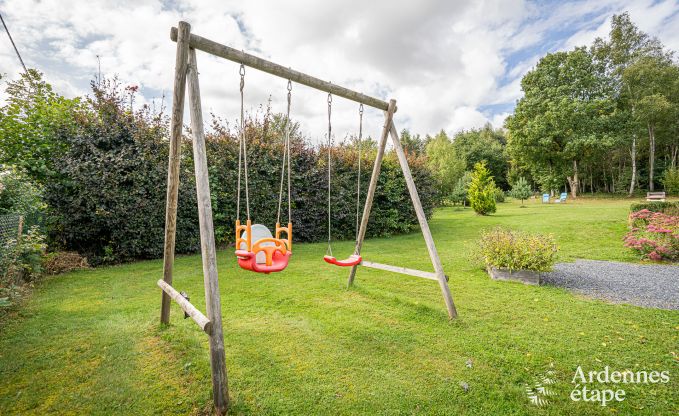 Gezellige chalet in Tenneville voor 4 personen/3 volwassenen met 2 slaapkamers, speelruimte, babyhoek en panoramisch uitzicht