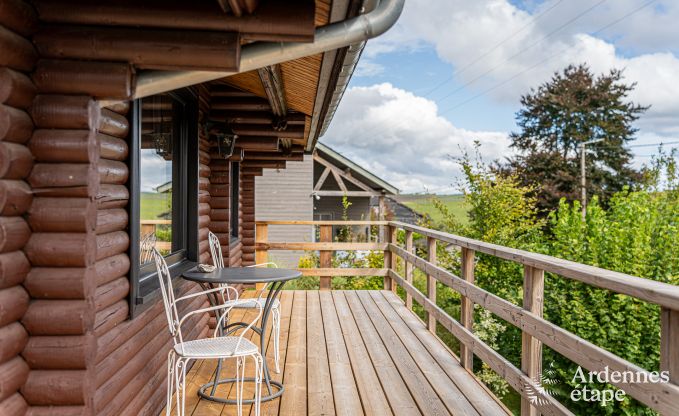 Gezellige chalet in Tenneville voor 4 personen/3 volwassenen met 2 slaapkamers, speelruimte, babyhoek en panoramisch uitzicht